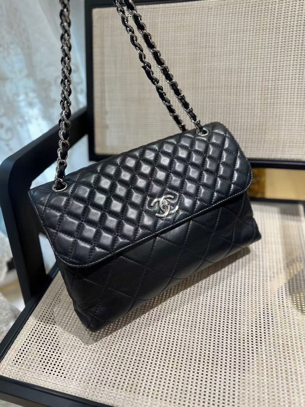 Pre-owned Chanel Classic Flap Black Calfskin Crossbody