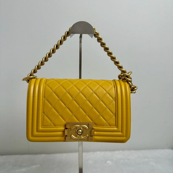 Pre-owned Chanel Boy Flap Bag Diamond Quilt Calfskin Small