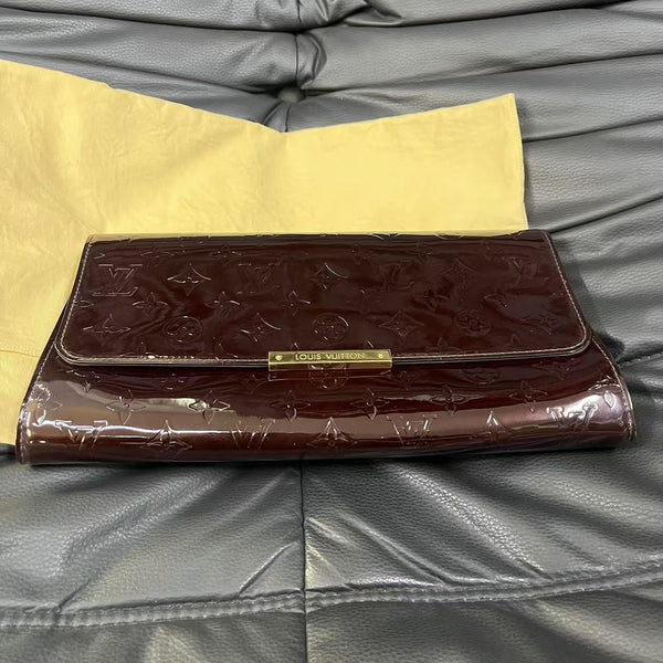 Pre-owned Louis Vuitton Plum Patent Clutch