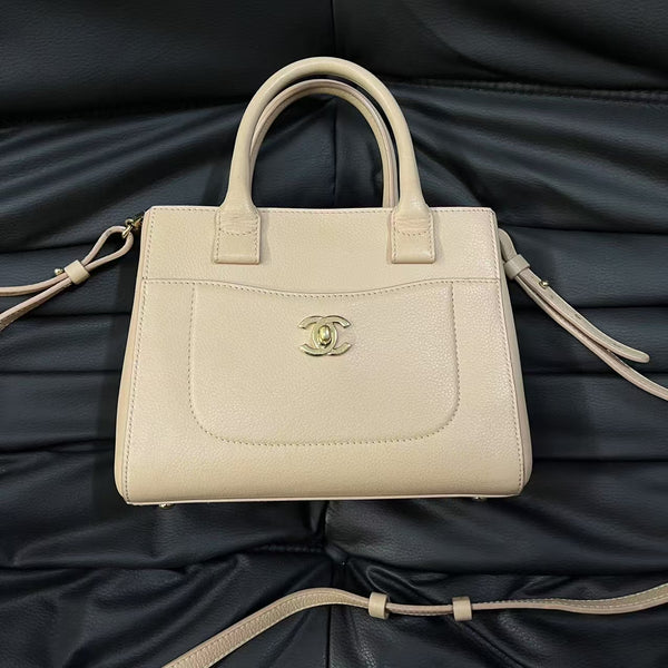 Pre-owned Chanel Beige Calfskin Tote Crossbody