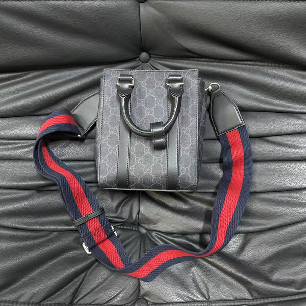 Pre-owned Gucci GG Supreme Canvas Petite Sac Plat