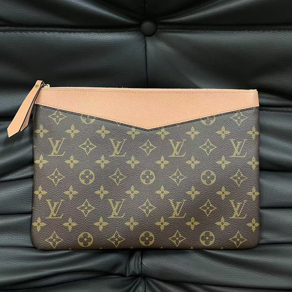 Pre-owned Louis Vuitton Pouch Pallas Beige Leather