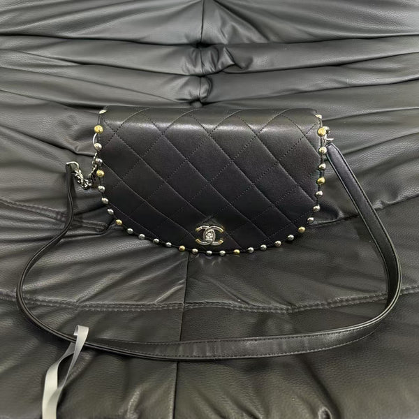 Pre-owned Chanel Black Calfskin Crossbody