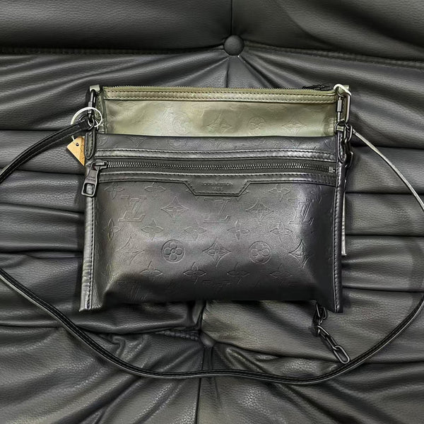 Pre-owned Louis Vuitton Calfskin Pouch Crossbody