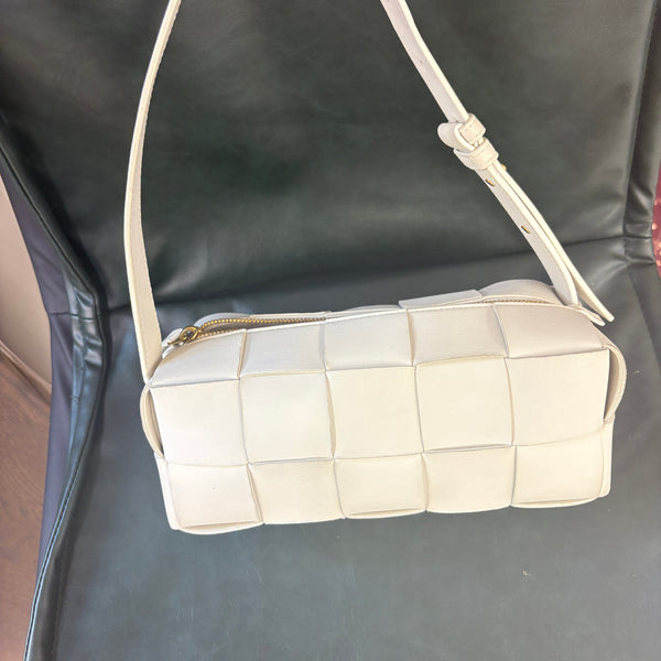 Pre-owned Bottega Venata White Calfskin Handbag/Underarm