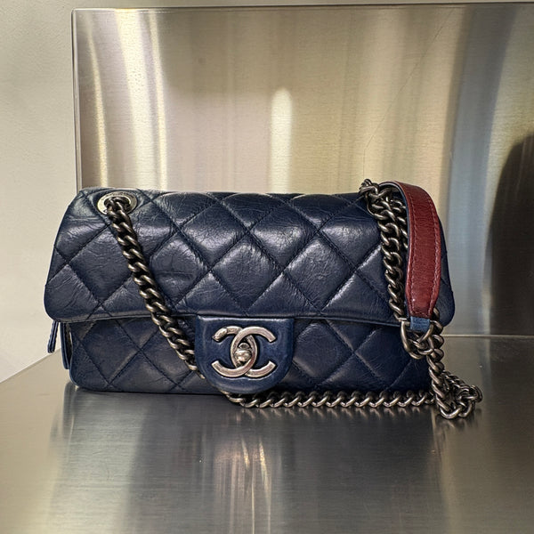 Pre-owned Chanel Vintage Waxy Aged Calfskin Crossbody