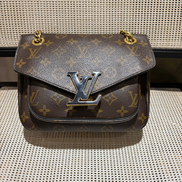 Pre-owned Louis Vuitton Lock Me Monogram Crossbody
