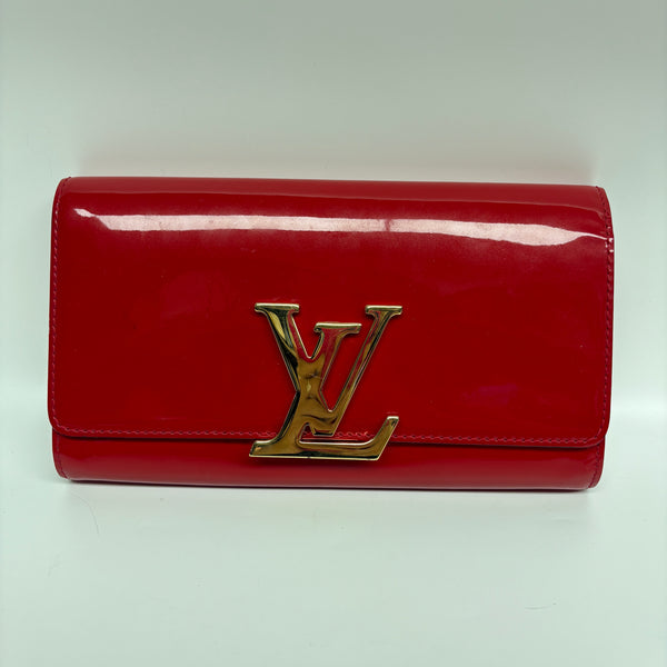 Pre-owned Louis Vuitton Red Patent Clutch Lock Me