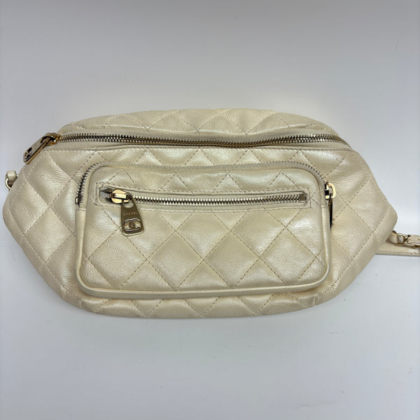 Pre-owned Chanel White Pearl Shine Calfskin Fanny Pack
