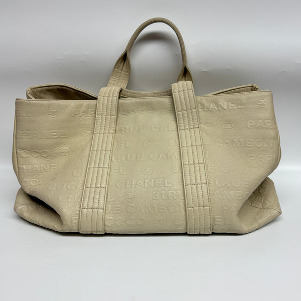 Pre-owned Chanel White Calfskin Tote/Handbag