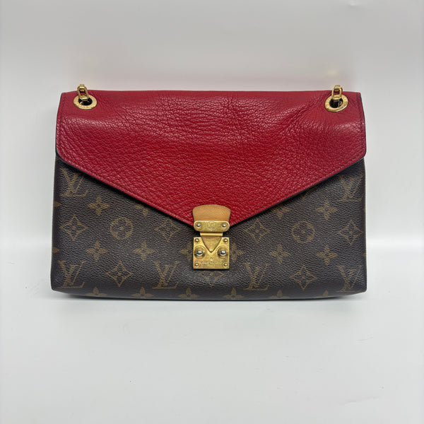 Pre-owned Louis Vuitton Pallas Chain Monogram Crossbody