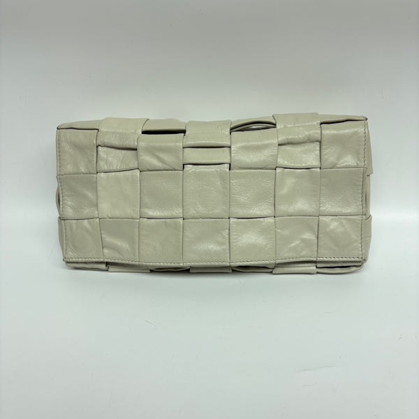 Pre-owned Bottega Venata Off-white Waxy Calfskin Crossbody