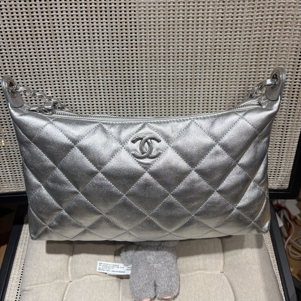 Pre-owned Chanel Sliver Calfskin Hobo Underarm/Crossbody