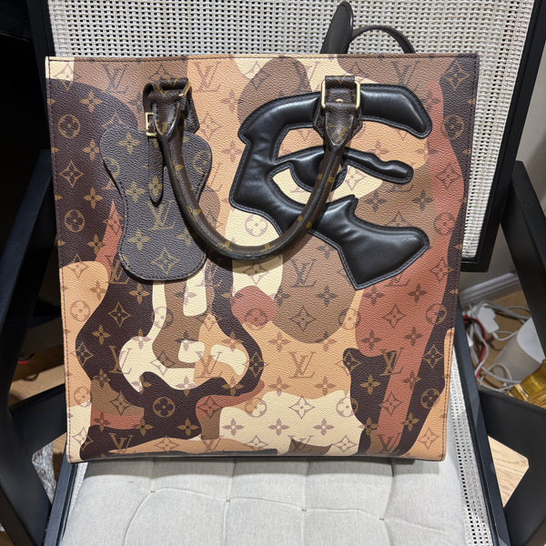 Pre-owned Louis Vuitton 23 Show Piece Monogram Camouflage