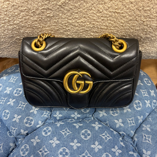 Pre-owned Gucci Marmot Black Mateless Calfskin Crossbody