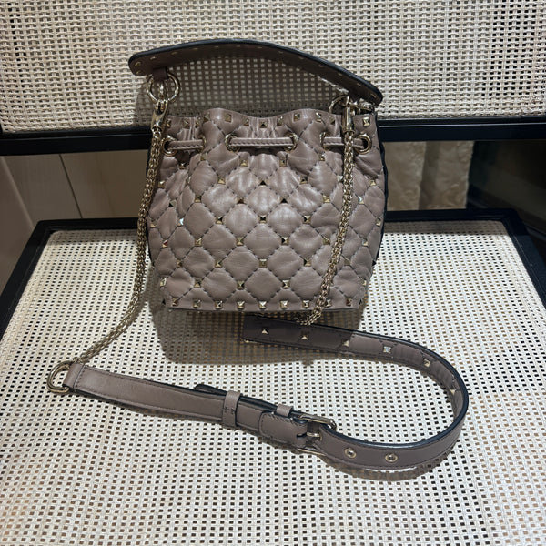 Pre-owned Valentino Rockstuds Tan Bucket/Crossbody