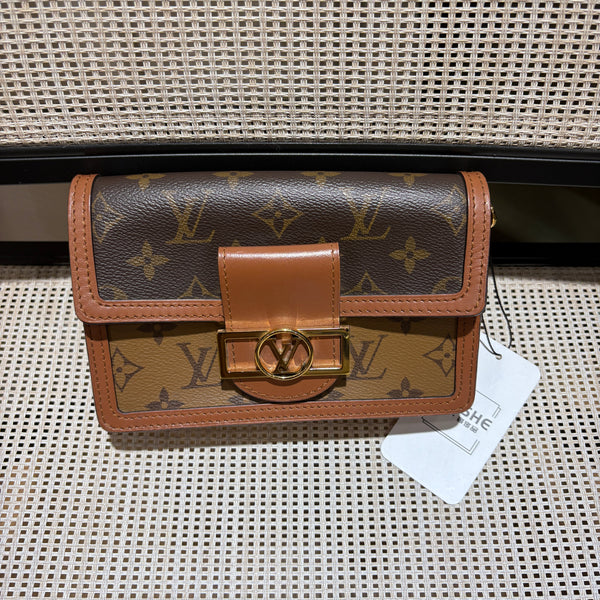 Pre-owned Louis Vuitton Dauphine Monogram Crossbody