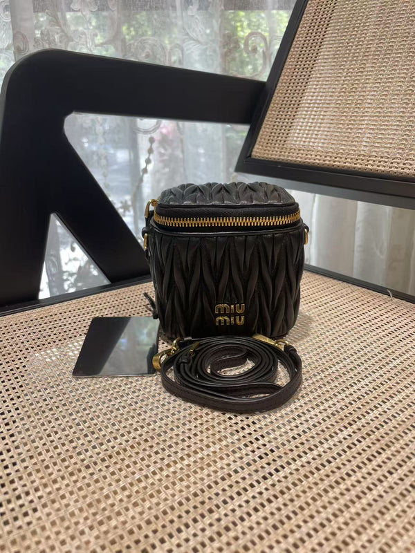 Pre-owned Miumiu Black Calfskin Crossbody