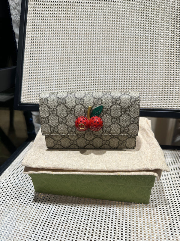 Pre-owned Gucci GG Supreme Canvas Cherry WOC Crossbody