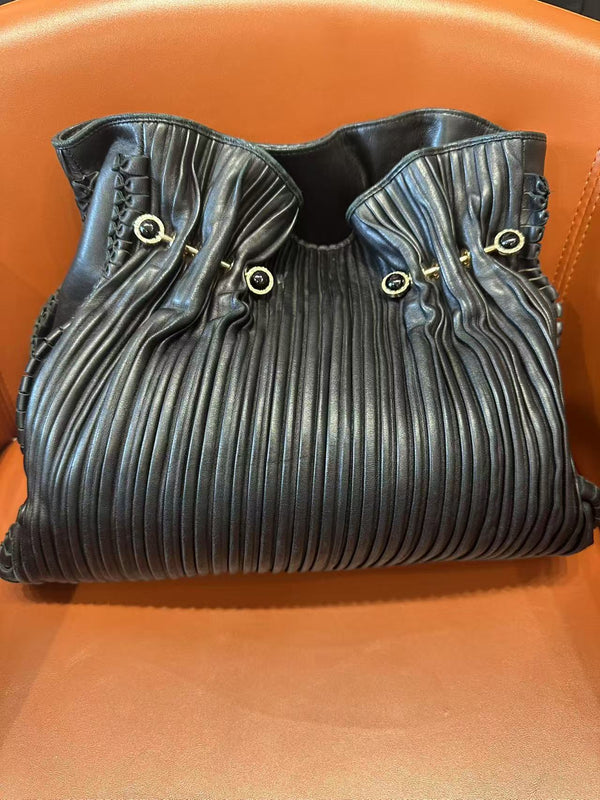 Pre-owned Bvlgari Black Calfskin Crossbody