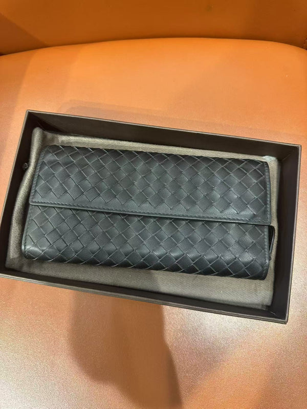 Pre-owned Bottega Venata Black Introciado Black Calfskin Long Wallet