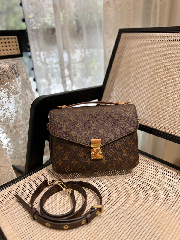 Pre-owned Louis Vuitton Pochette Mertis Monogram Crossbody