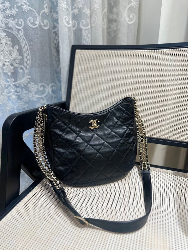 Pre-owned Chanel 22P Hobo Black Calfskin Crossbody