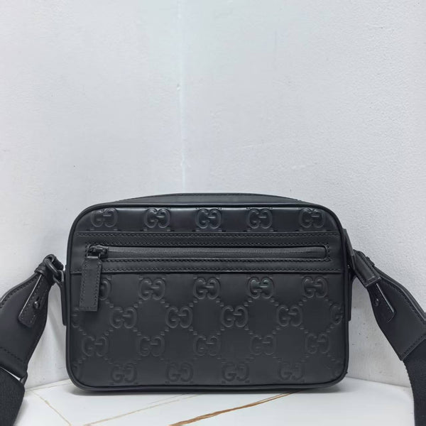 Pre-owned Gucci Embossed GG Camera Bag