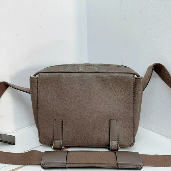 Pre-owned Loewe Military Grainy Calfskin Messenger Crossbody