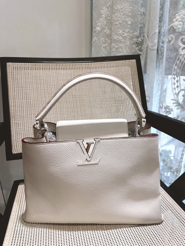 Pre-owned Louis Vuitton Capucines Bag Leather MM