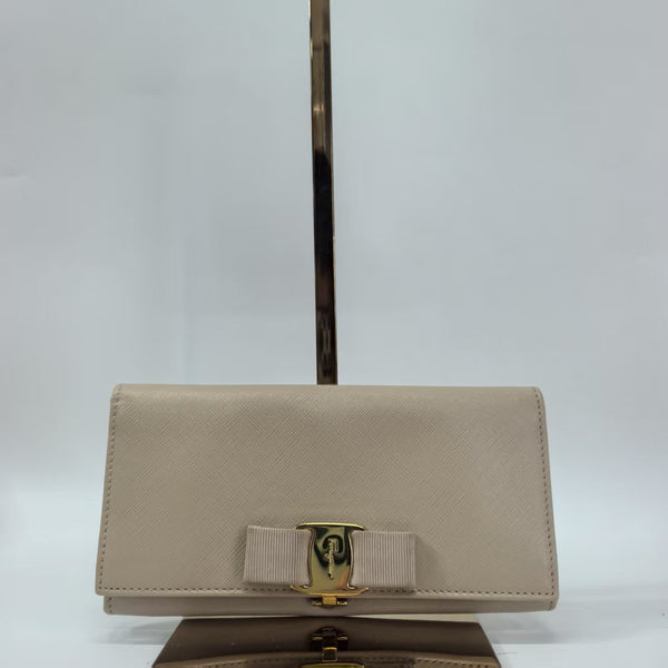 Pre-owned Salvatore Ferragamo Vara Bow Continental Wallet Leather