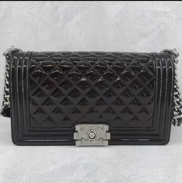 Chanel Boy Flap Bag Chevron Patent New Medium Black