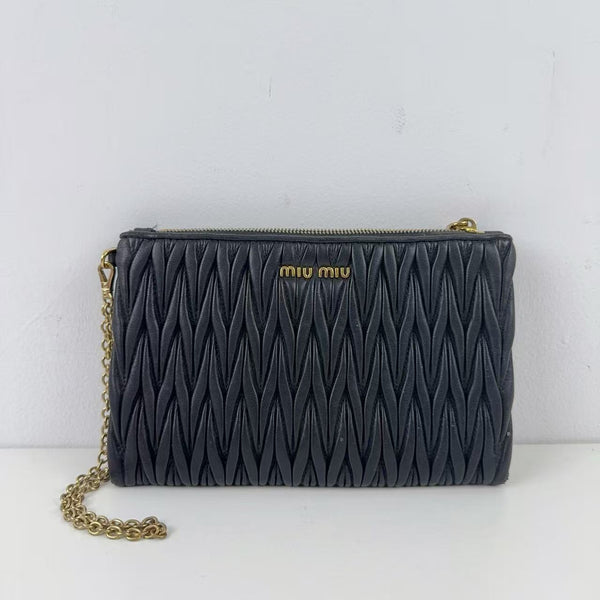 Pre-owned MiuMiu Black Pleating Calfskin Clutch/Crossbody