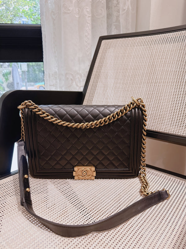 Pre-owned Chanel Reverso Boy Flap Bag Patent Large