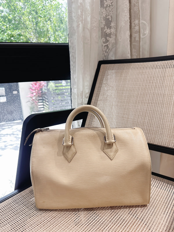Pre-owned Louis Vuitton White EPI Speedy30 Handbag