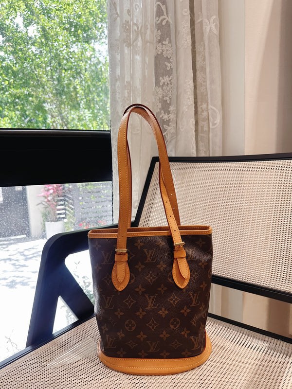Pre-owned Louis Vuitton Petit Bucket Bag Monogram Canvas
