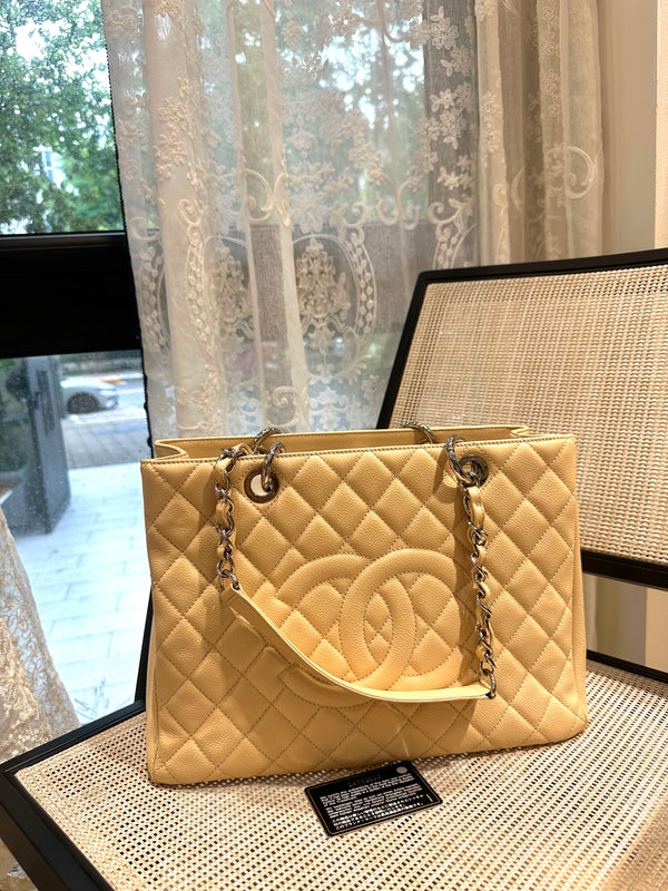 Pre-owned Chanel Beige Caviar GST Handbag