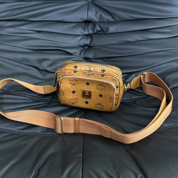 Pre-owned MCM Aren Camera Crossbody