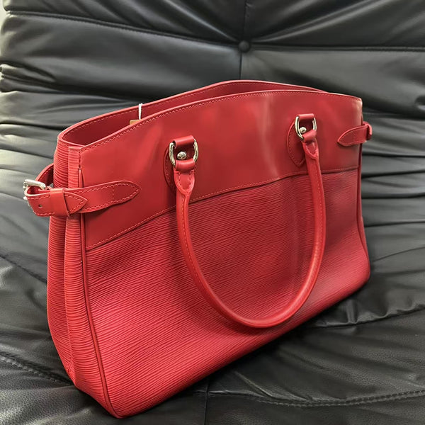Pre-owned Louis Vuitton Passy Red Epi Handbag