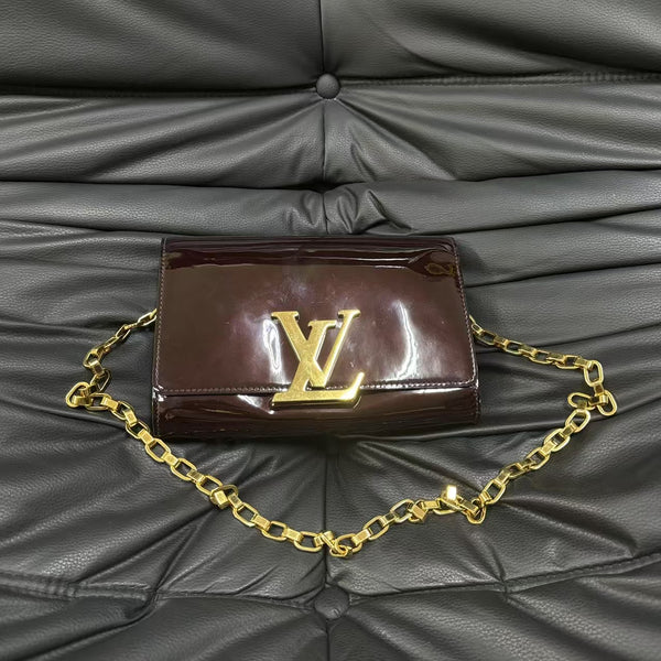 Pre-owned Louis Vuitton Plum Lock Me Patent Crossbody
